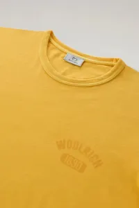 Tričko Woolrich Garment Dyed Logo T-Shirt Golden Glow