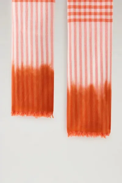 Šatka Woolrich Buffalo Tye Dye Scarf Koi Check