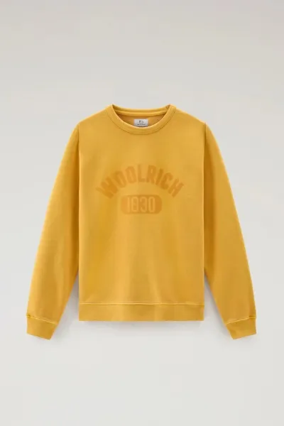 Mikina Woolrich Garment Dyed Logo Crewneck Golden Glow