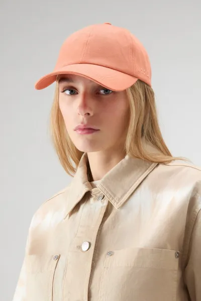 Šiltovka Woolrich Unisex Logo Baseball Cap Coral Sand