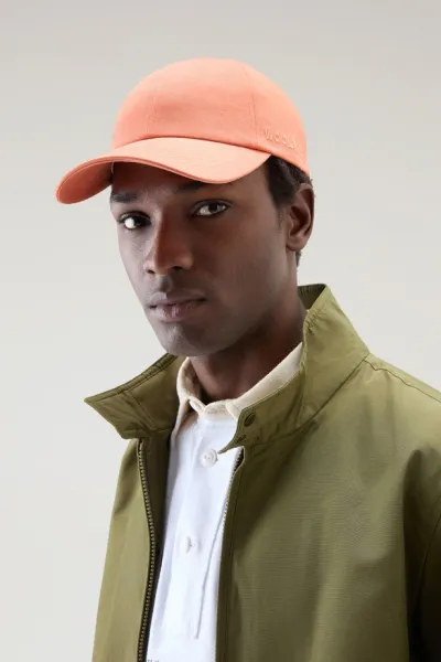 Šiltovka Woolrich Unisex Logo Baseball Cap Coral Sand