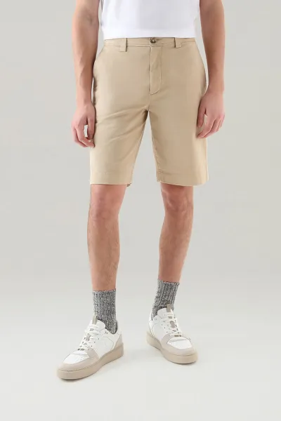 Šortky Woolrich Classic Chino Short Beach Sand