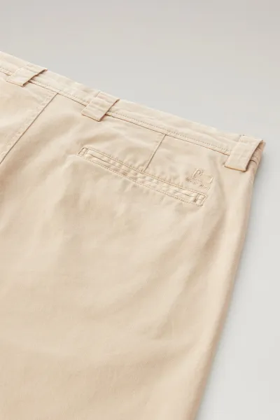 Šortky Woolrich Classic Chino Short Beach Sand