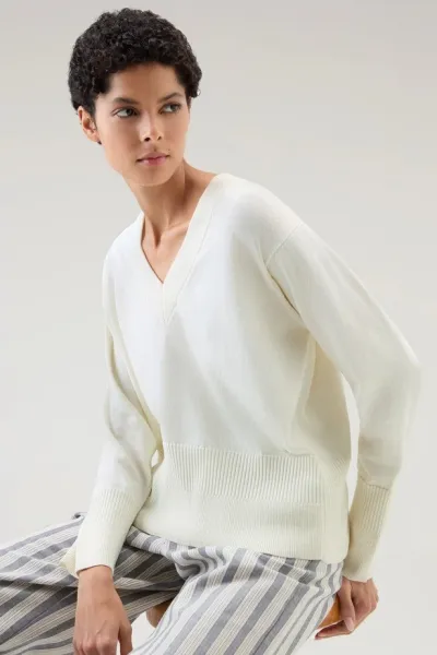 Sveter Woolrich Cotton Cashmere V-Neck Plaster White