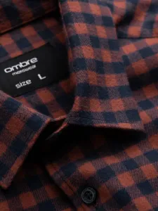 Trendy pánska košeľa s károvaným vzorom granátovo oranžová