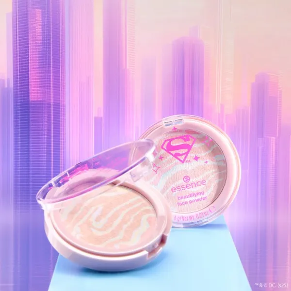 essence Superman kompaktný púder pre rozjasnenie pleti 6 g