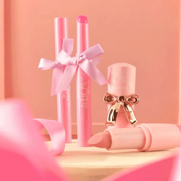 essence FaBOWlous lesklý rúž odtieň 1.7 g