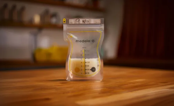 Medela Vrecká na skladovanie materského mlieka Easy Pour, 25 ks