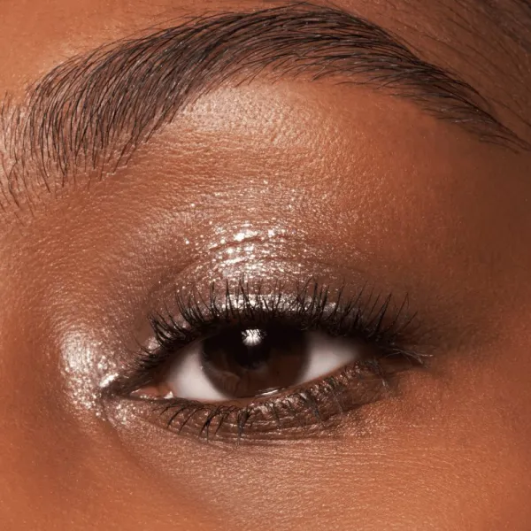 essence eye sparkle! tekuté linky na oči s trblietkami odtieň 01 Sparkling Lights 4 ml