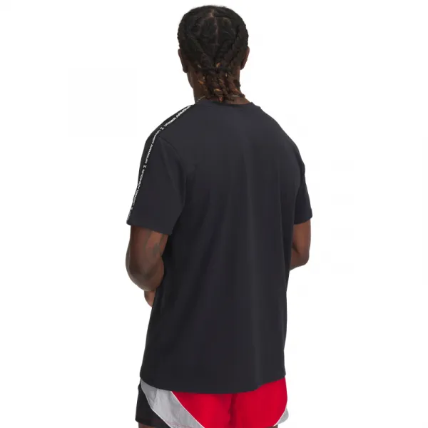 Pánske tričko s krátkym rukávom UNDER ARMOUR UA Icon HWT Tee Taping-BLK