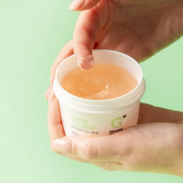 milk_shake® Lifestyling Glossy Wax vosk pre definíciu a lesk 90 ml