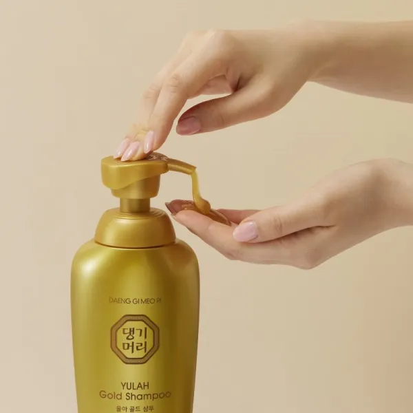 DAENG GI MEO RI Yula Gold Shampoo intenzívne vyživujúci šampón pre posilnenie a lesk vlasov 500 ml
