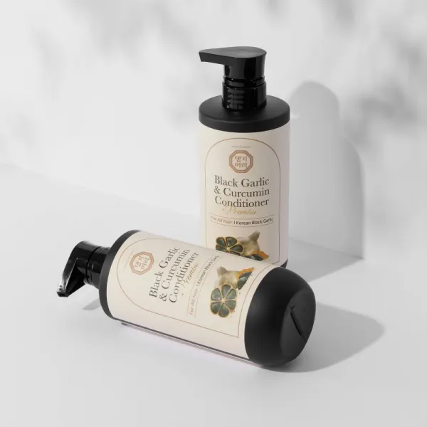 DAENG GI MEO RI Black Garlic & Curcumin Treatment ošetrujúci kondicionér pro hustotu vlasov a ochranu proti lámavosti 500 ml