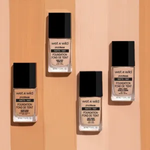 Wet n Wild PhotoFocus zmatňujúci fluidný make-up odtieň Soft Beige 30 ml
