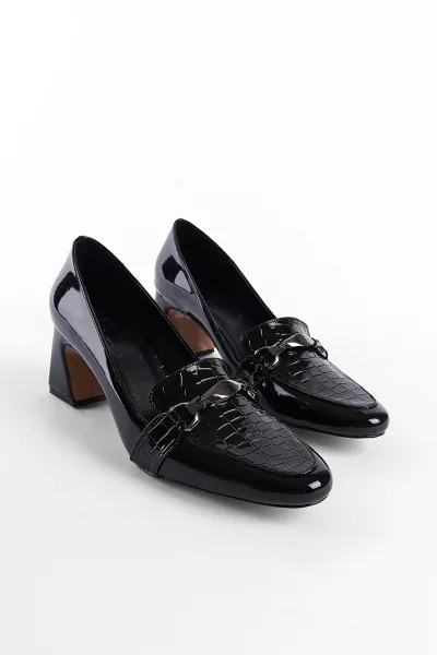 Capone Outfitters Medium Heel Metal Buckled Crocodile Women's Shoes