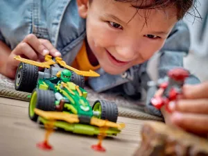 LEGO® NINJAGO® 71828 Lloydovo pretekárske auto s naťahovacím motorom