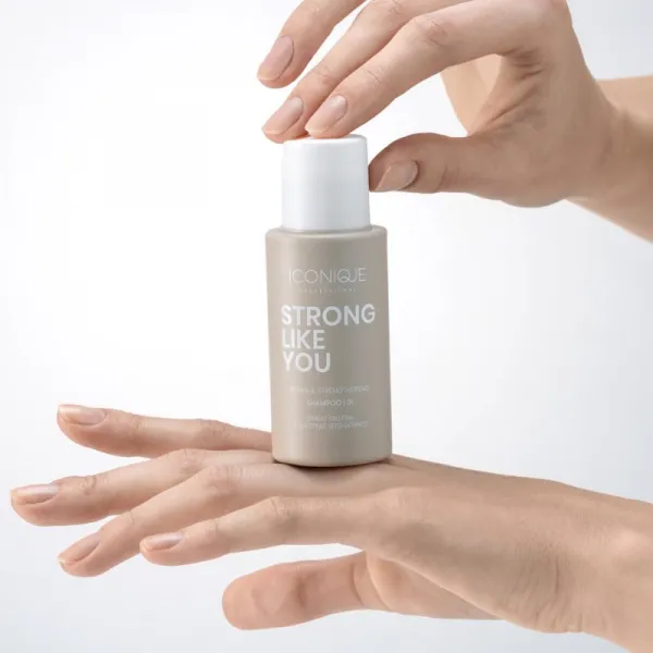 ICONIQUE Professional STRONG LIKE YOU Repair & Strengthening regeneračný šampón pre poškodené vlasy 70 ml