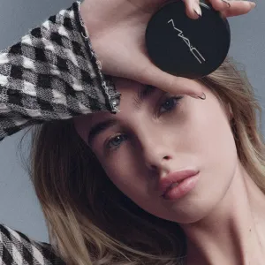 MAC Cosmetics Studio Fix Powder Plus Foundation Prefill zmatňujúci púdrový make-up odtieň C8 12 g