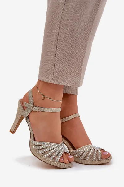 Sandále Na Opätku S Ozdobou A Leskom D&A