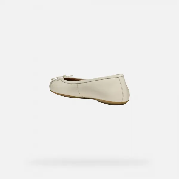 Cream women's ballet flats Geox Palmaria - Women's