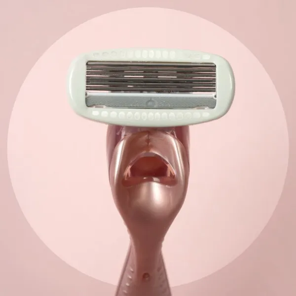 Wilkinson Sword Intuition Complete holiaci strojček + náhradné hlavice 4 ks