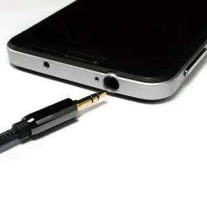 MG Angled audio kábel 3.5mm mini jack M/M 2m, čierny