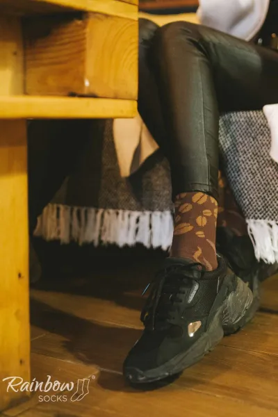 ZOOKSY/RAINBOW SOCKS Ponožky dúhové ponožky káva americano 1 pár