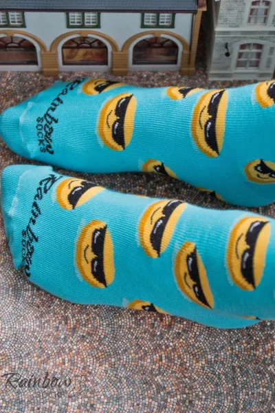 ZOOKSY/RAINBOW SOCKS Ponožky dúhové ponožky emotikony vtipné smútok kopce