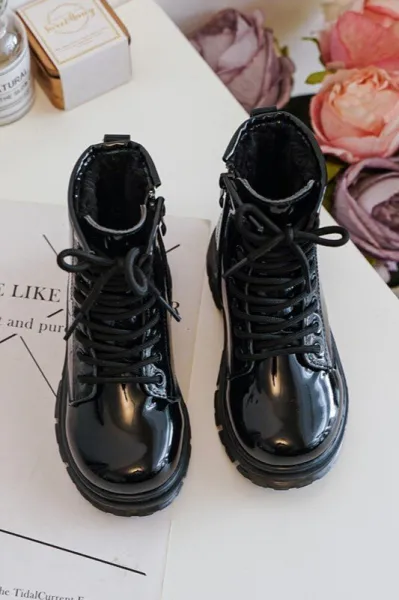 Boto Black Tibbie Baby Boots lakovaný zipsom