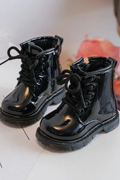 Boto Black Tibbie Baby Boots lakovaný zipsom