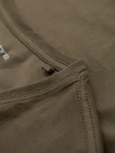 Pánske tričko na leto v výstrihom olivové