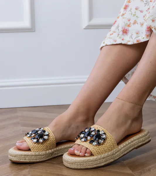Gemre Béžové espadrilky s čiernymi kryštálmi Luas