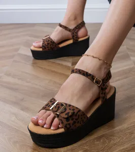 Gemre Dámske sandále s leopardím vzorom a ozdobnou prackou Sarni