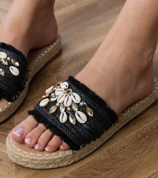 Gemre Čierne pletené espadrilky s morskými mušľami