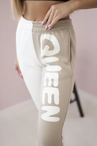 Kesi Dámske tepláky s nápisom QUEEN béžový