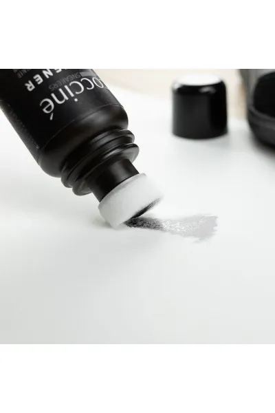 COCCINE BLACKENER Čierny Tekutý Korektor 75