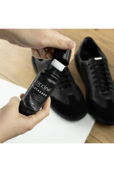 COCCINE BLACKENER Čierny Tekutý Korektor 75