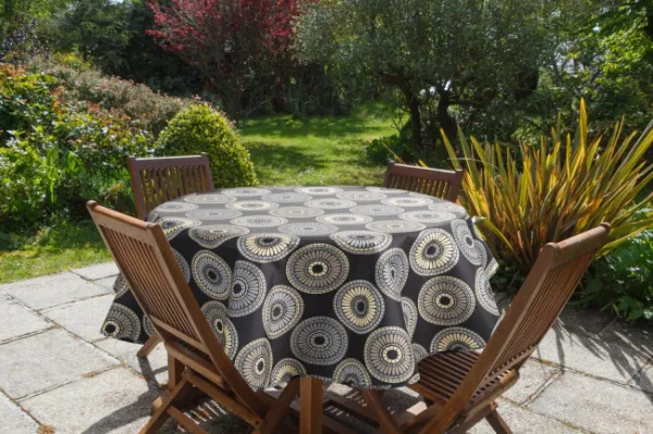 Obrus GARDEN 19E čierny / béžový