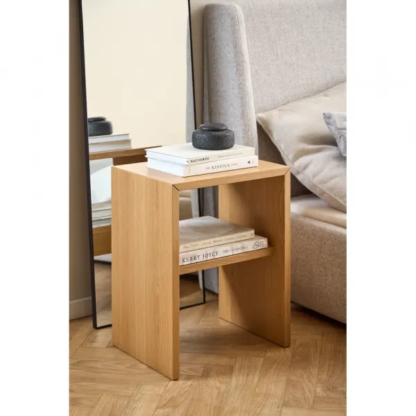 Actona Nočný stolík Arlon 45 cm dub prírodný