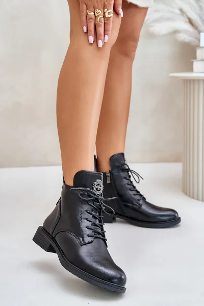 Insulated ankle boots with a flat heel with black Leonise decoration