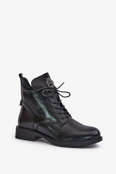 Insulated ankle boots with a flat heel with black Leonise decoration