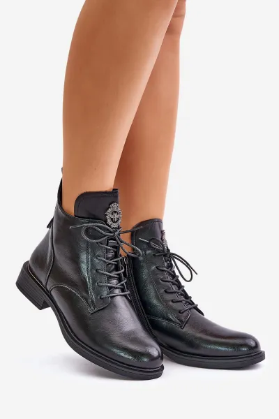 Insulated ankle boots with a flat heel with black Leonise decoration