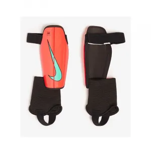 Futbalový chránič NIKE Charge (SP55)(52)