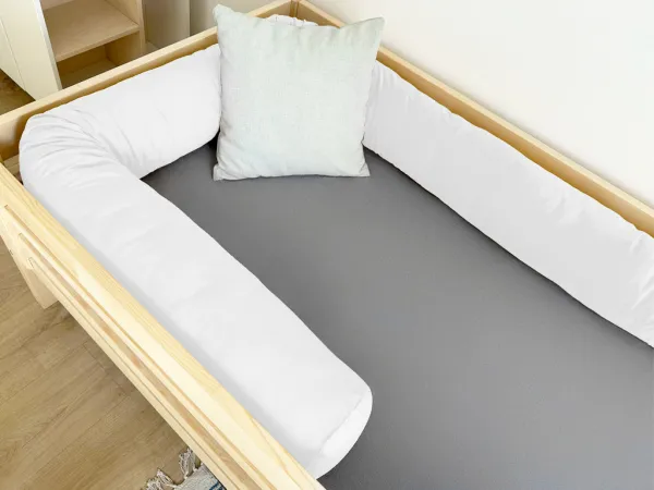 Zamatový mantinel do detskej postele v tvare valca Zvoľte farbu: Horčicová, Zvoľte dĺžku: 450 cm