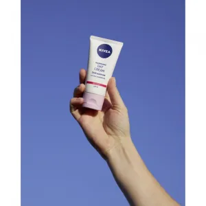 NIVEA Nourishing výživný denný krém pre suchú pleť SPF 15 50 ml