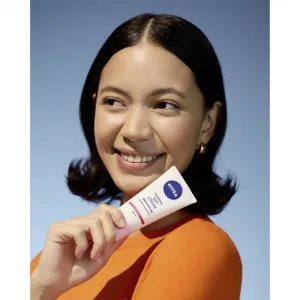 NIVEA Nourishing výživný denný krém pre suchú pleť SPF 15 50 ml