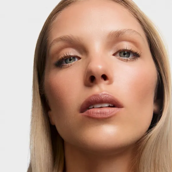Inglot Cream Stick Highlighter krémový rozjasňovač v tyčinke odtieň Delicate Glow 310 6.2 g