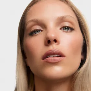 Inglot Cream Stick Highlighter krémový rozjasňovač v tyčinke odtieň Delicate Glow 310 6.2 g