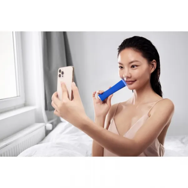 FOREO ESPADA™ 2 pero s modrým svetlom pre zmiernenie prejavov akné Cobalt Blue 1 ks
