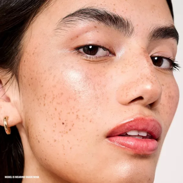 Benefit Glow-la-la rozjasňovač odtieň Nova 3 g